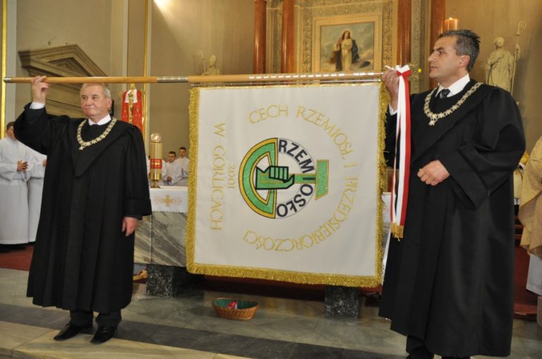 Uroczystość poświęcenia nowego sztandaru – zdjęcie 13