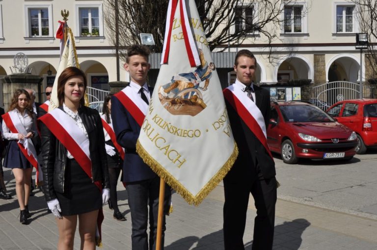 Uroczystość poświęcenia nowego sztandaru – zdjęcie 3