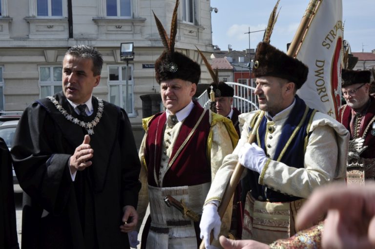 Uroczystość poświęcenia nowego sztandaru – zdjęcie 8