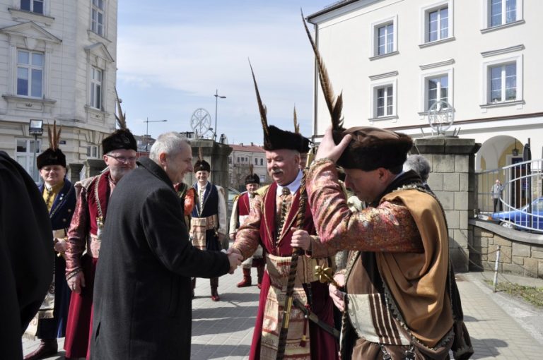 Uroczystość poświęcenia nowego sztandaru – zdjęcie 9