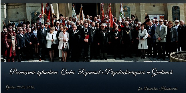 Uroczystość poświęcenia nowego sztandaru – zdjęcie 1