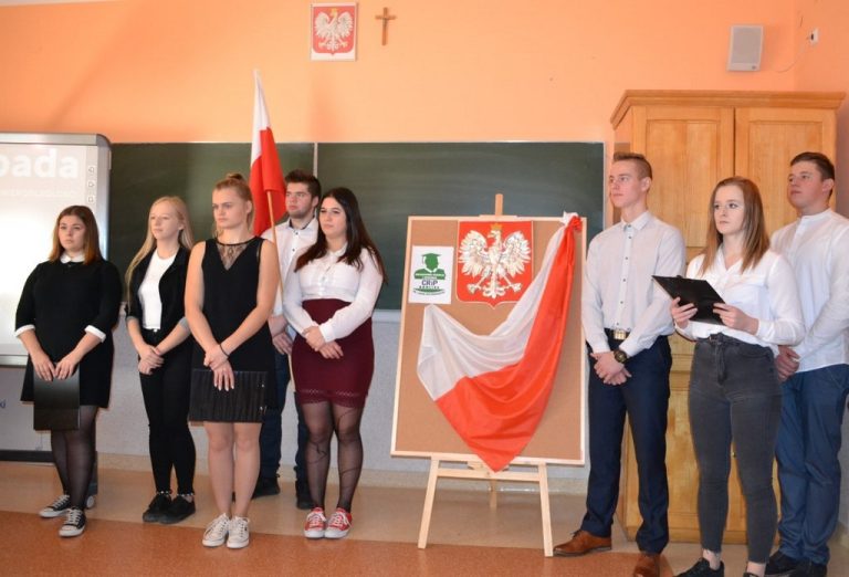 Lekcja historii z okazji Dnia Niepodległości w Branżowej Szkole I Stopnia CRiP w Gorlicach – zdjęcie 3