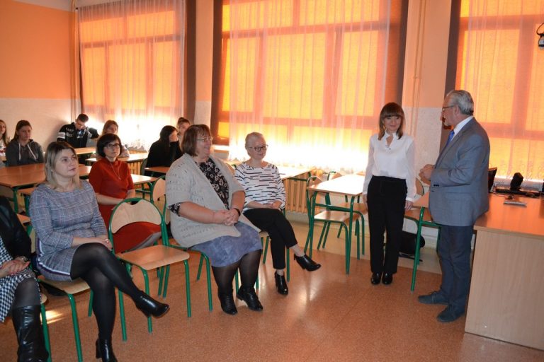 Lekcja historii z okazji Dnia Niepodległości w Branżowej Szkole I Stopnia CRiP w Gorlicach – zdjęcie 6