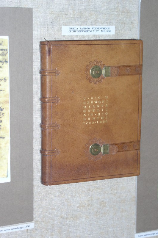 Księga zapisów uczniowskich cechu szewskiego z lat 1782–1956